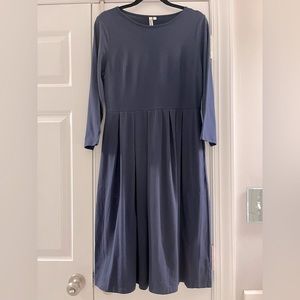 Women’s Journey Five navy dress size L.